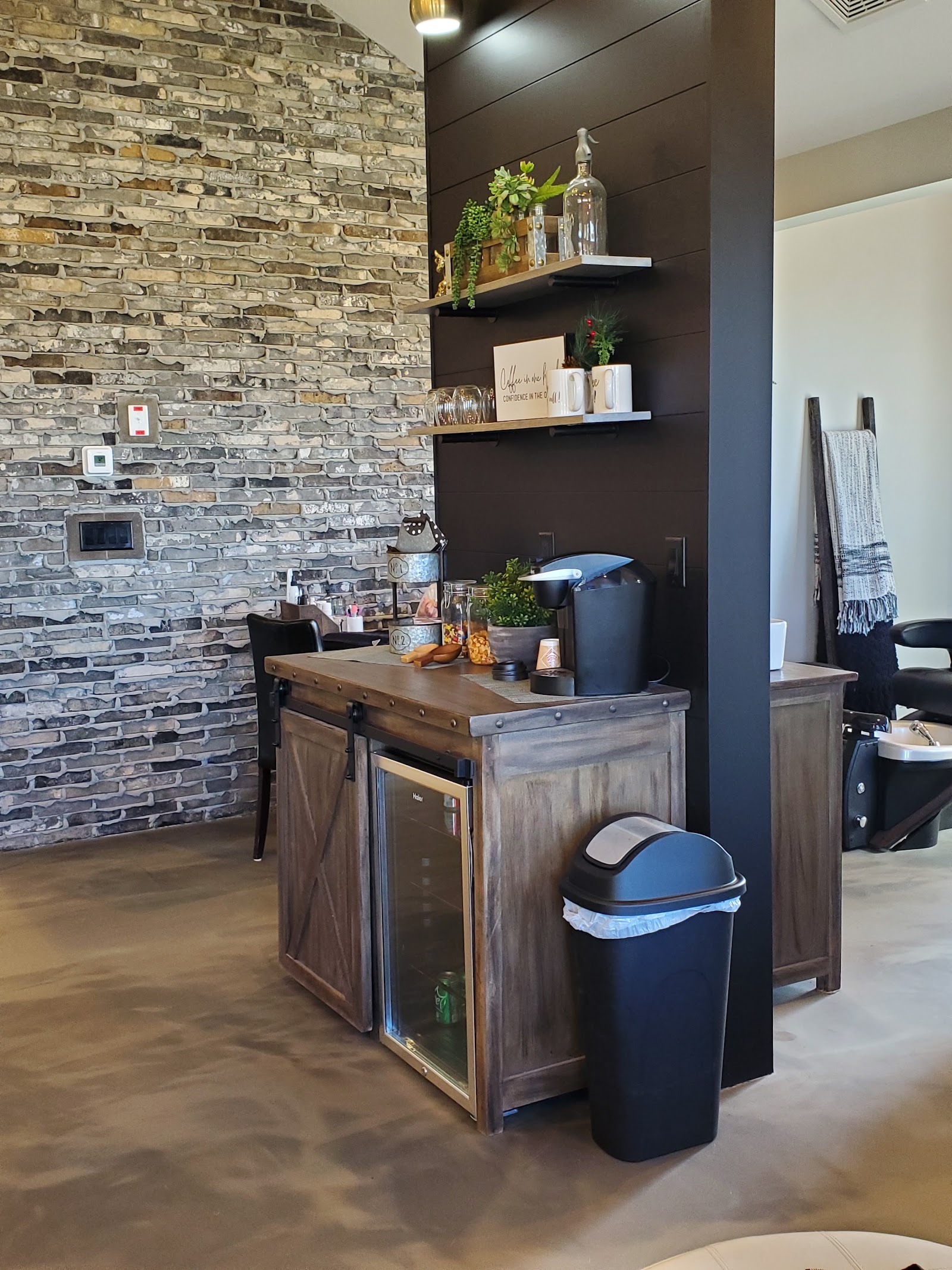 CC & Company Salon & Spa nail photo 2